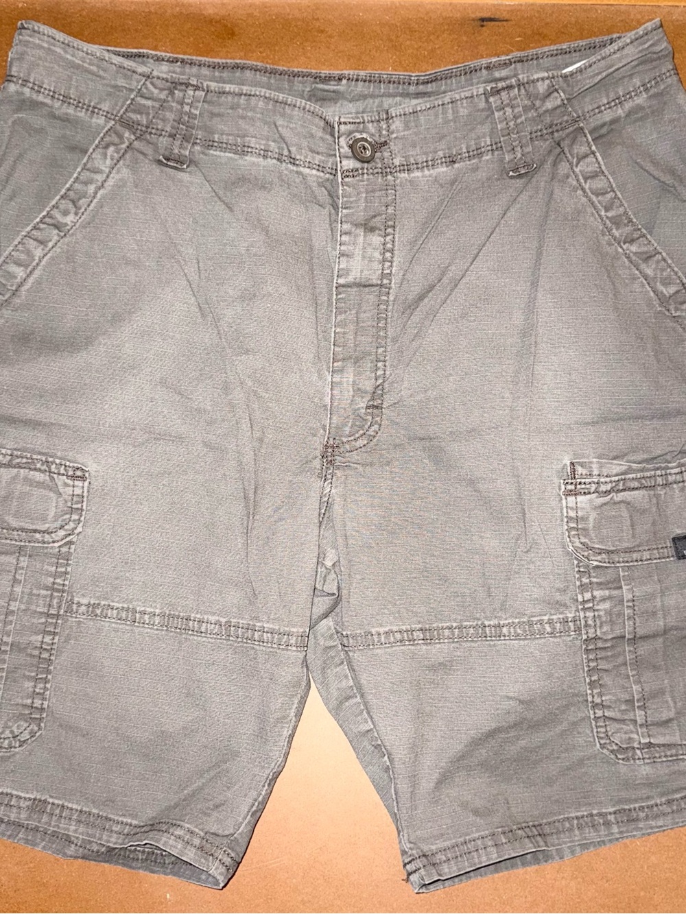 Men’s Wrangler Gray Cargo shorts